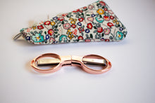 Load image into Gallery viewer, Rose gold folding scissors
